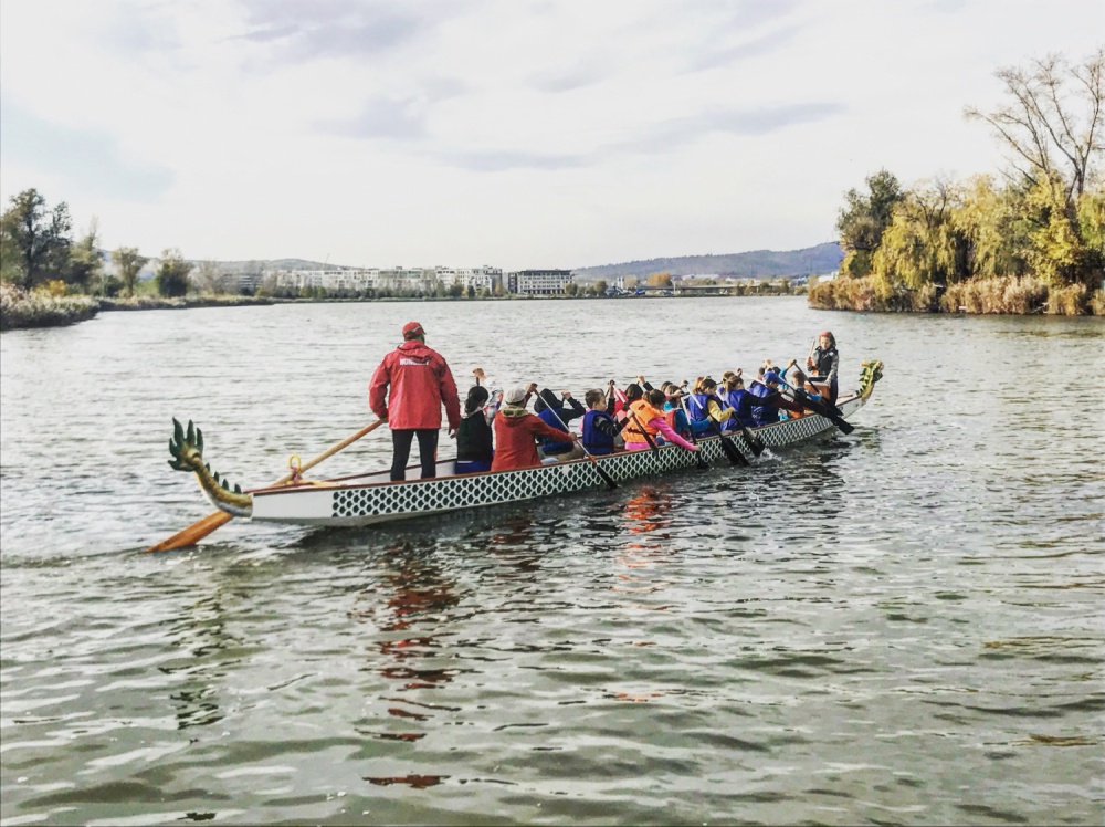 Élményen keresztül