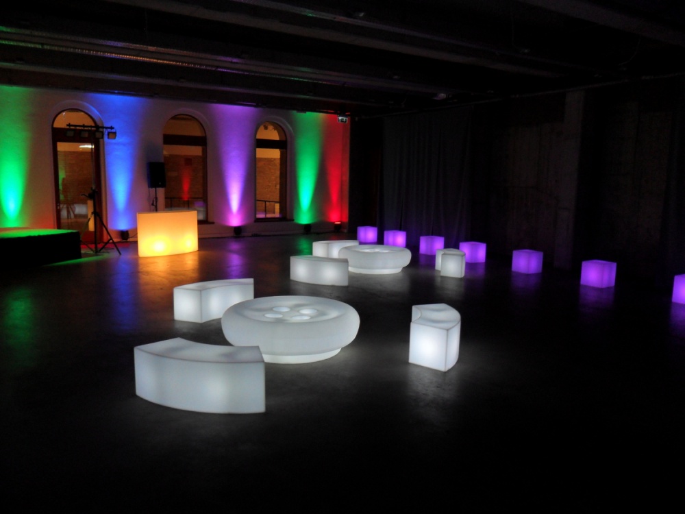 Bútorok, berendezések, dekoráció